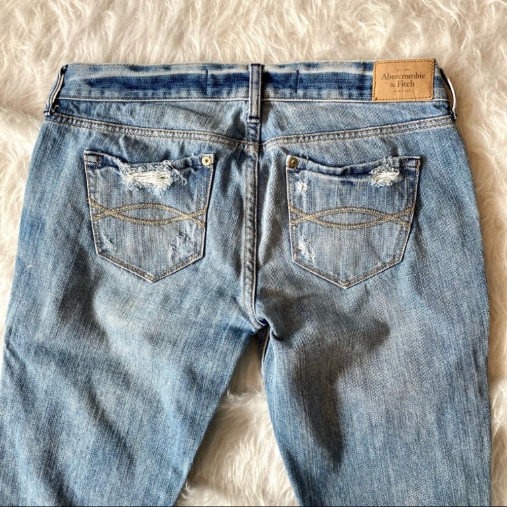 Abercrombie & Fitch long Bermuda
jean shorts distressed size 2 or 26 - Picture 3 of 6